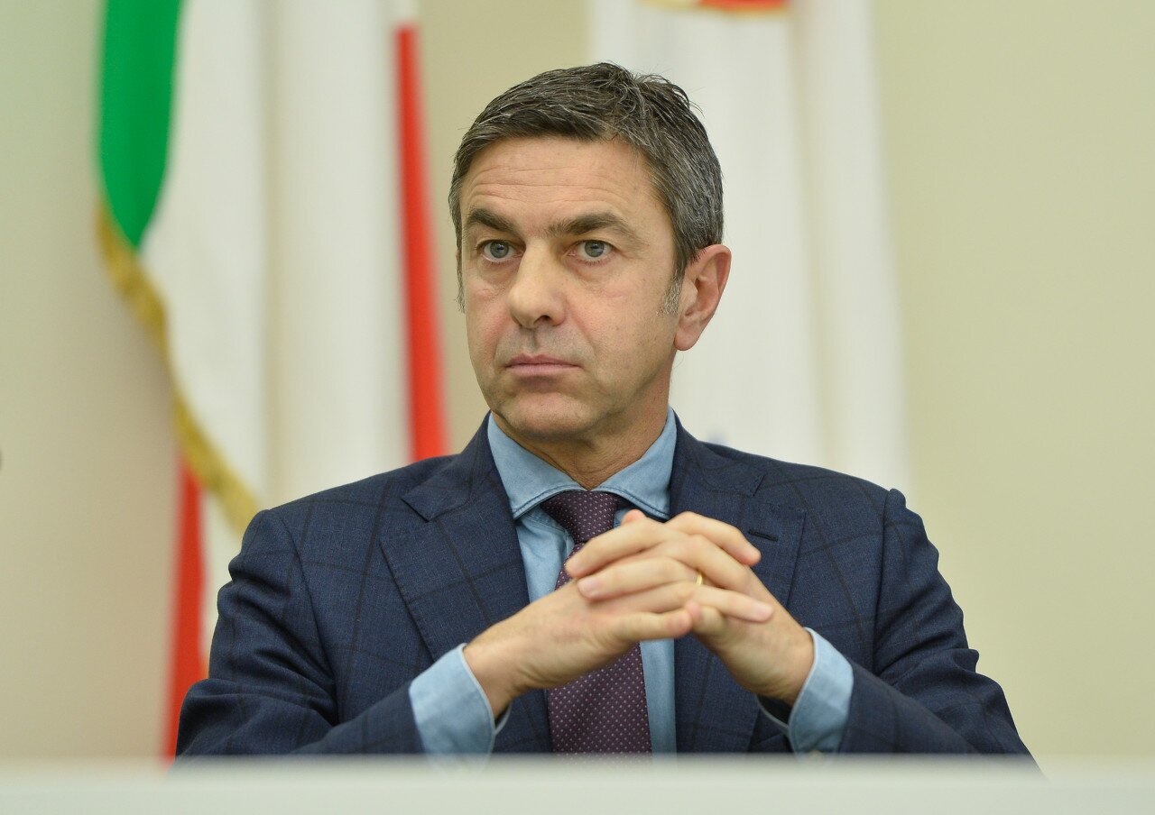 科斯塔库塔提醒巴尔泰萨吉：当时不应该等球，而应该主动去争球